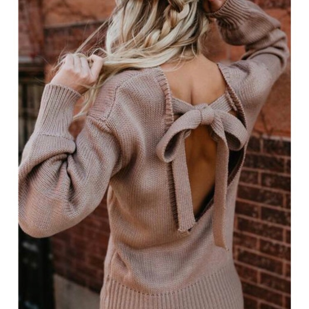 Open Back knotbow sweater IN BLACK